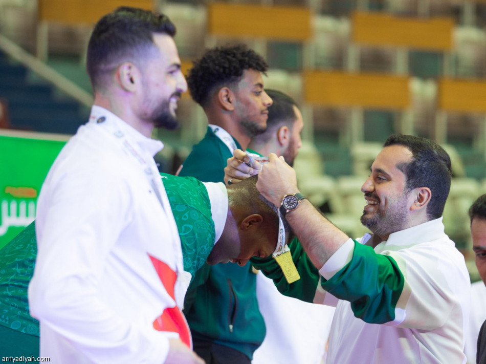 سفياني ينتزع ذهبية العرب في الكاراتيه