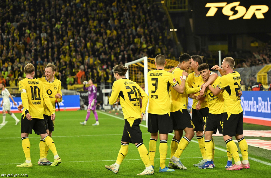 دورتموند يحسم الوصافة بثلاثية